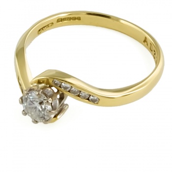 18ct gold Diamond Ring size M